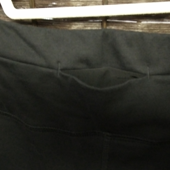 Sz 16 NWT ZIM & ZOE Active Black Crop Leggings with Eyelet Detail above Ankles - Picture 7 of 15